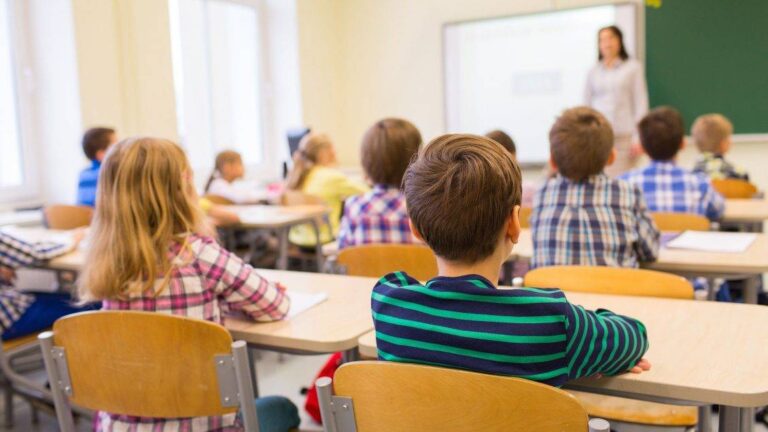 Problemet në të folur, shtohen rastet e fëmijëve, mjekët: Një ndër shkaqet është edhe teknologjia