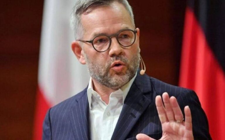 Deputeti gjerman i përgjigjet Vuçiçit: Vrasja e njerëzve, një krim i tmerrshëm
