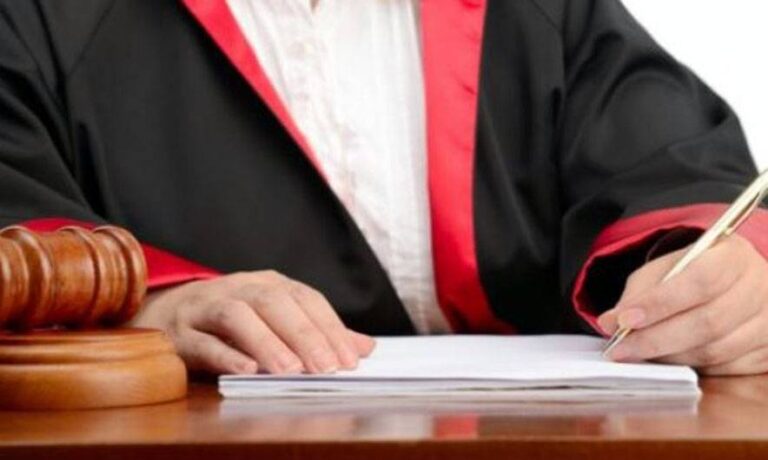 Avokatët e Vlorës akuzojnë KLGJ-në për kolaps në drejtësi