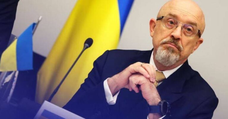 Zelensky zëvendëson ministrin e Mbrojtjes