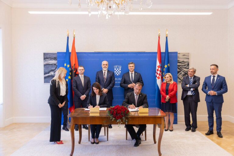 Ministrja Albana Koçiu në Kroaci, nënshkruan planin e ri të bashkëpunimit në Shëndetësi
