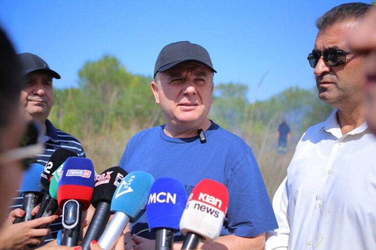 Ministri Balla zbret në terren: Shqipëria kërkon ndihmën e BE-së për flakët në bregdetin e Pishporos
