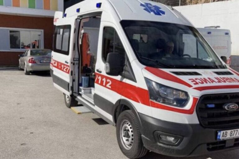 Aksident në Tiranë, makina përplas të moshuarin, dërgohet me urgjencë në spital