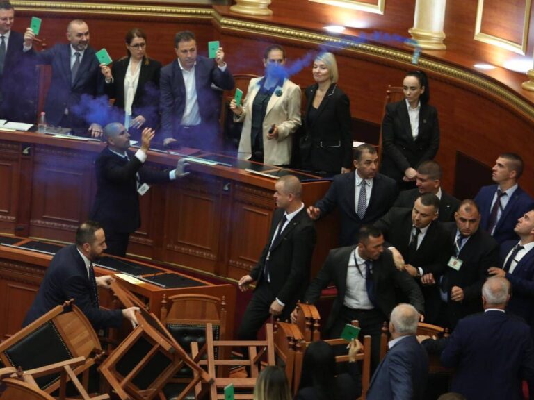 Kronikë/ Garda me ar*më në Kuvend? Prokuroria mbledh provat