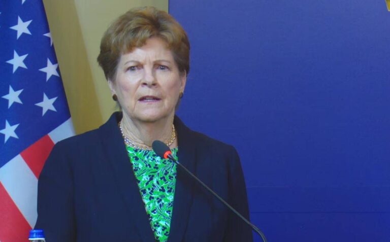 Senatorja amerikane Shaheen: Kosova dhe Serbia t’i rikthehen dialogut