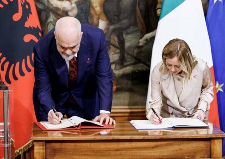 Refugjatët në Gjadër, qeveria italiane miraton marrëveshjen me Shqipërinë