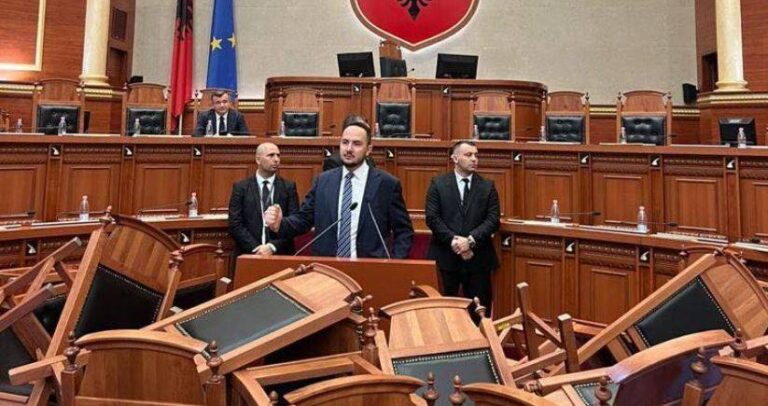 ”S’ka normalitet në Parlament”, Ervin Salianji për seancën e nesërme: Protestë dhe revoltë