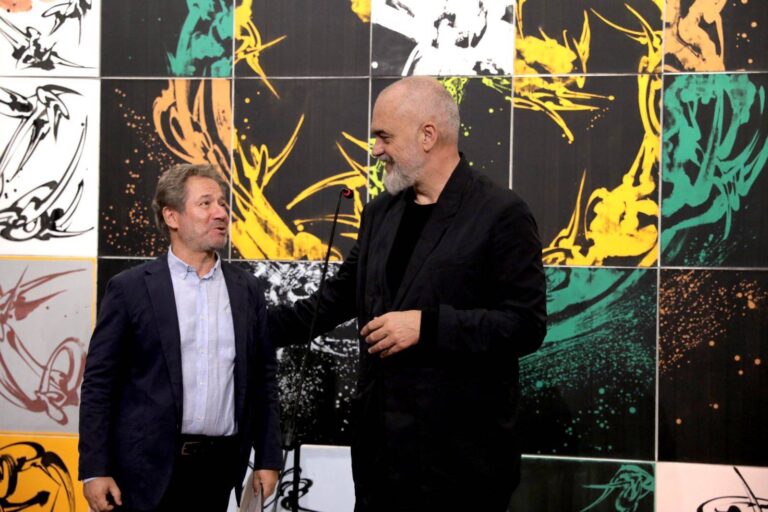 Bujar Luca sjell ekspozitën retrospektivë të krijimtarisë së tij artistike, Rama: Pa ty kjo histori do ishte më e varfër