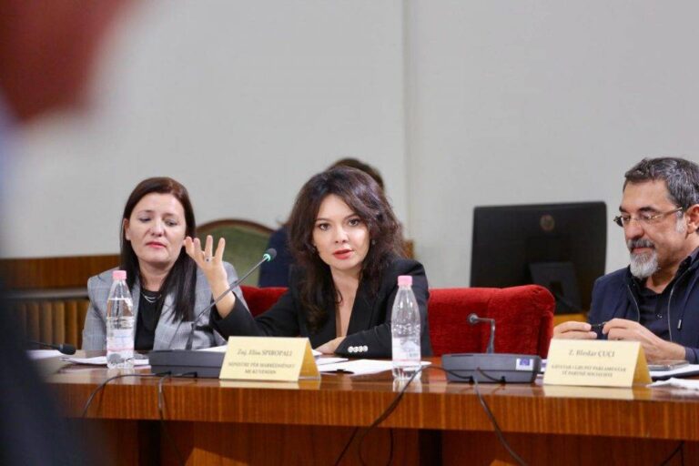 Spiropali: Jam e paqartë se kush është lideri i PD. Kanë mbetur tek individi i mbyllur në shtëpi
