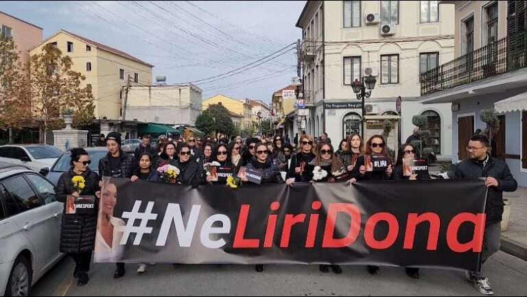 #NeLiriDona/ Marshim sensibilizues në Shkodër dhe Fier: Përgjegjësi të edukojmë djemtë dhe vajzat