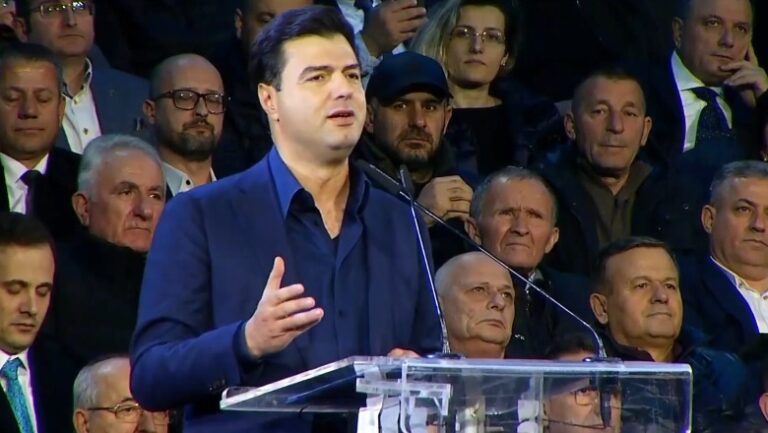 Basha thumbon Berishën: Një pjesë e jona sillet rrugëve, të verbuar nga interesi dhe të frikësuar nga drejtësia