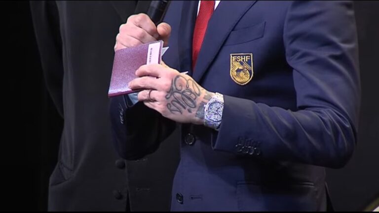 VIDEO/ Rama i jep pasaportën diplomatike Hysajt, kapiteni e verifikon live