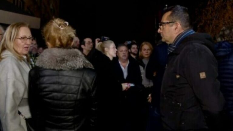 Në grevë urie që nga humbja e zgjedhjeve, dy deputetët e opozitës serbe shtrohen në spital