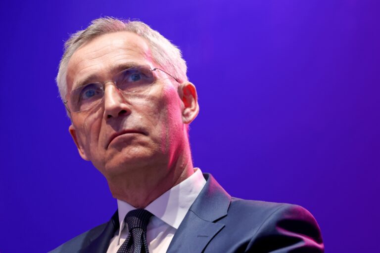 Stoltenberg:  NATO duhet të “përgatitet për lajme të këqija” në Ukrainë