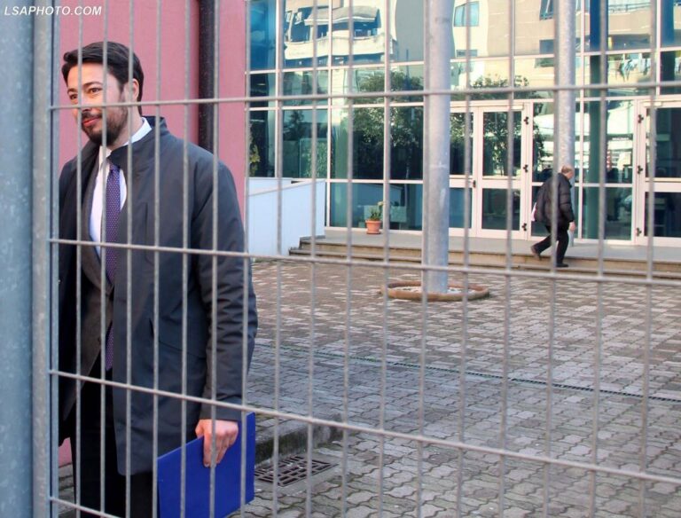 Gazetarja: Nesër ditë e vrullshme për familjen Berisha, janë dy gjyqe që…