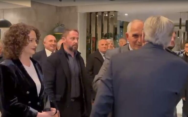 33 vite PD, Sali Berisha shoqërohet nga vajza e tij Argita