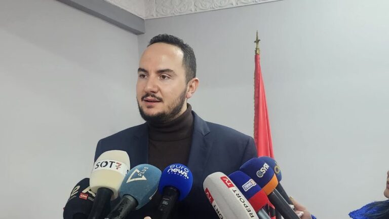 Salianji flet për Bashën: “Kryetari me vulë” po e dëmton bru*alisht PD-në. Jemi gati të rrë*zojmë Ramën