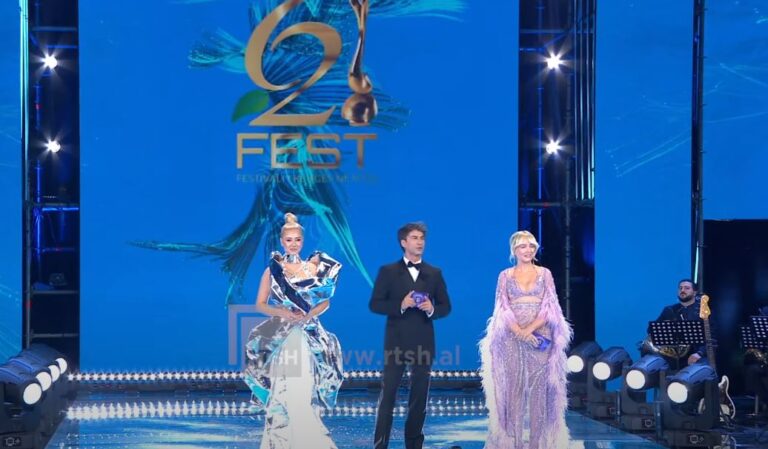 Fest ’62, nis nata e parë e Festivalit! 16 këngëtarë ngjiten në skenë. Umberto Tozzi surpriza e mbrëmjes