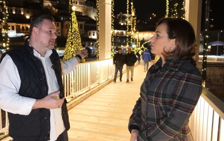 800 mijë turistë në Berat, kryetari Demo: Nuk ka marketing më të mirë sesa fjalët që shkojnë gojë më gojë