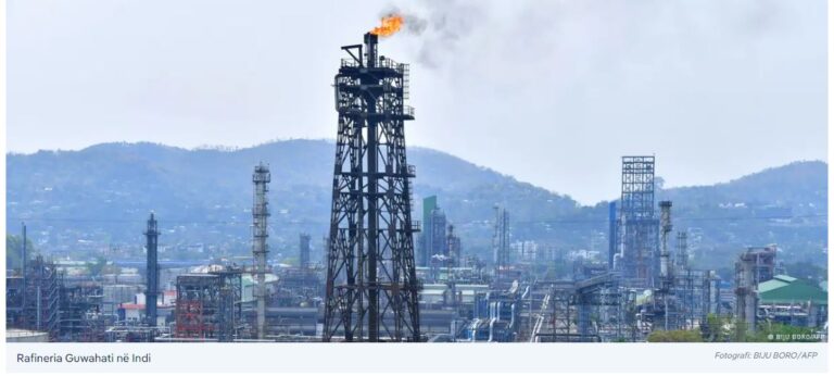 DW: Rusia ia shet thuajse të gjithë naftën Kinës dhe Indisë