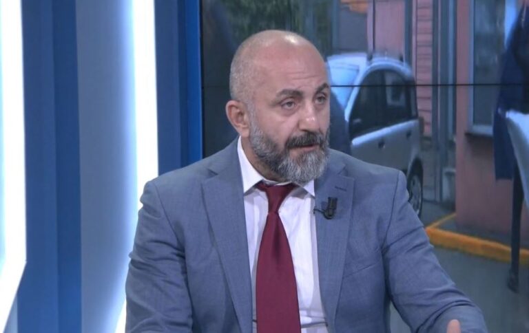 Zvarritja e procesit, Romeo Kara: Berisha tenton të jetë mbi ligjin. S’kanë dashur të thyejnë mitin