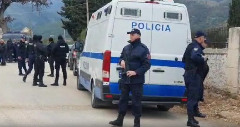Ceremonia mortore e gjyshes së Fredi Belerit, Policia “blindon” Himarën me super forca speciale