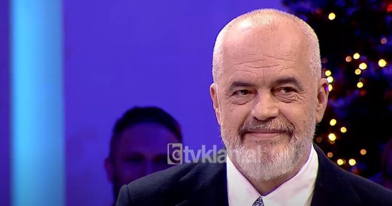 Kryeministri Rama shfaqet këtë fundivit si lojtar: Nëse humbas, iki dhe i lë të gjitha