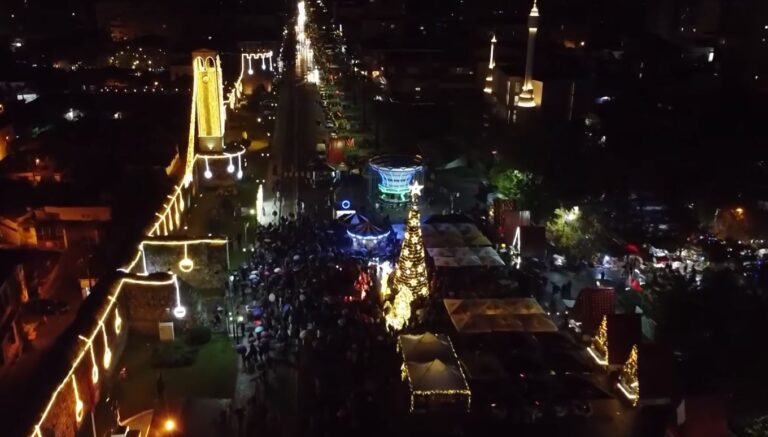 VIDEO/ Elbasani ndez dritat e festës, Rama poston pamjet magjike
