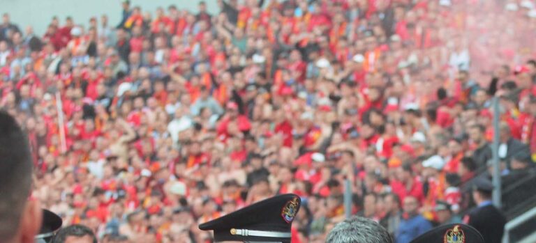 Dh*na në derbi, disiplina përjashton 14 tifozë. Zbardhen edhe emrat