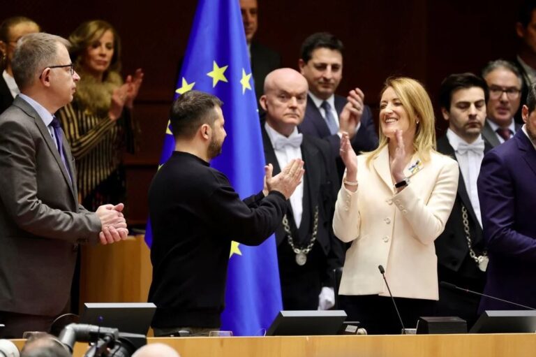 BE hapi negociatat për anëtarësimin e Ukrainës, Zelensky: Historinë e bëjnë ata që nuk lodhen duke luftuar për liri