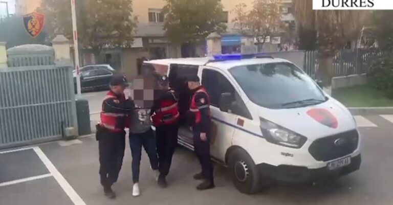 Shisnin drogë, bien në pranga dy të rinjtë në Portin e Durrësit