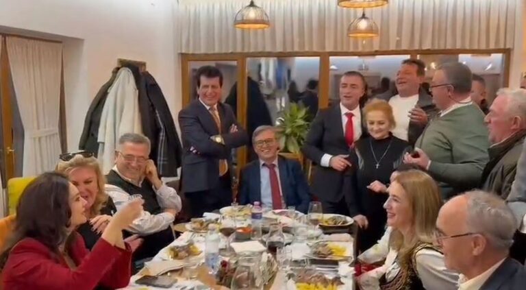 VIDEO/ ”Ylli i kabinetit Rama”, këngë labe për Elisa Spiropalin