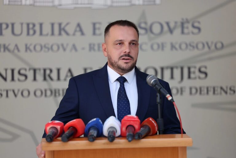 Ministri i Mbrojtjes i Kosovës flet i shqetësuar: 3 brigada serbe shumë afër kufirit