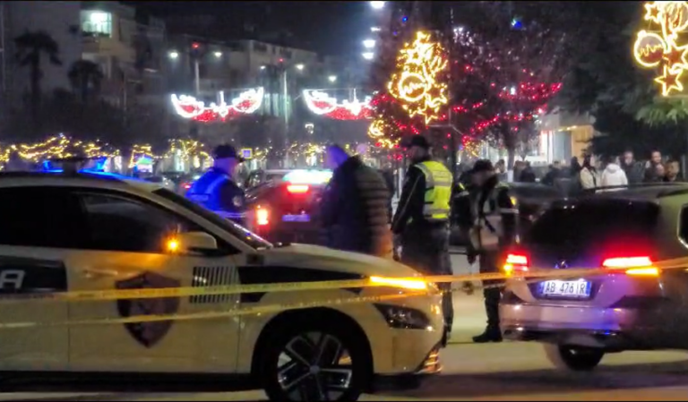 Efektivi plagosi 26 vjeçarin në Fier, policia: I riu tentoi të hynte me makinë aty ku zhvillohej koncert! Doli nga makina dhe goditi me grushte inspektorin
