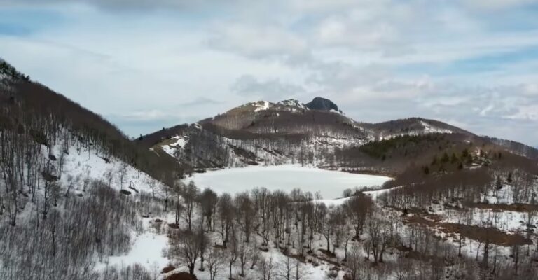 VIDEO/ Rama: Liqenet akullnajore të Mokrës, destinacion turistik i frekuentuar përherë e më shumë