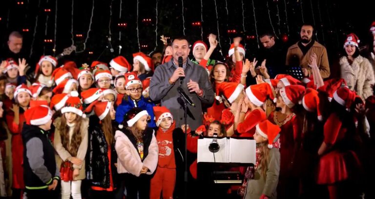 Tirana ndez dritat e festave,/ Veliaj: Mirësi, mbarësi dhe dashuri për gjithë! Ftoni familjarët që t’i kalojnë festat në kryeqytetin tonë