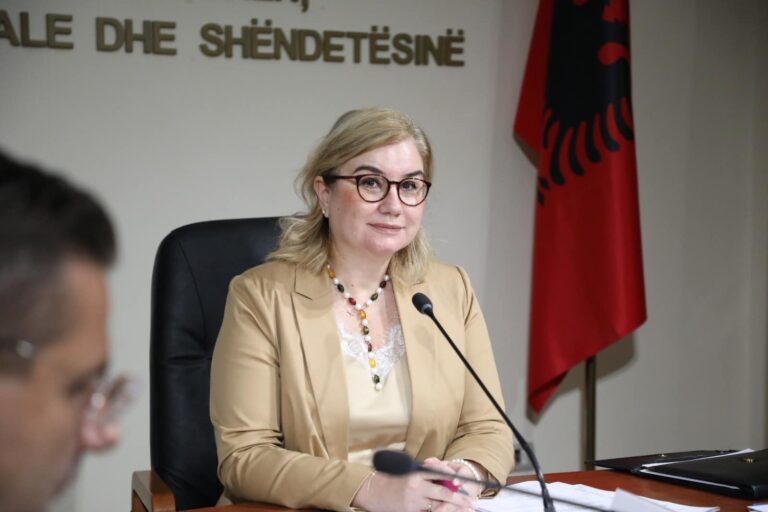 Zjarri në fushën e mbetjeve në Elbasan, PD: Me qëllim për të ulur malin e mbeturinave dhe për të fshehur krimin
