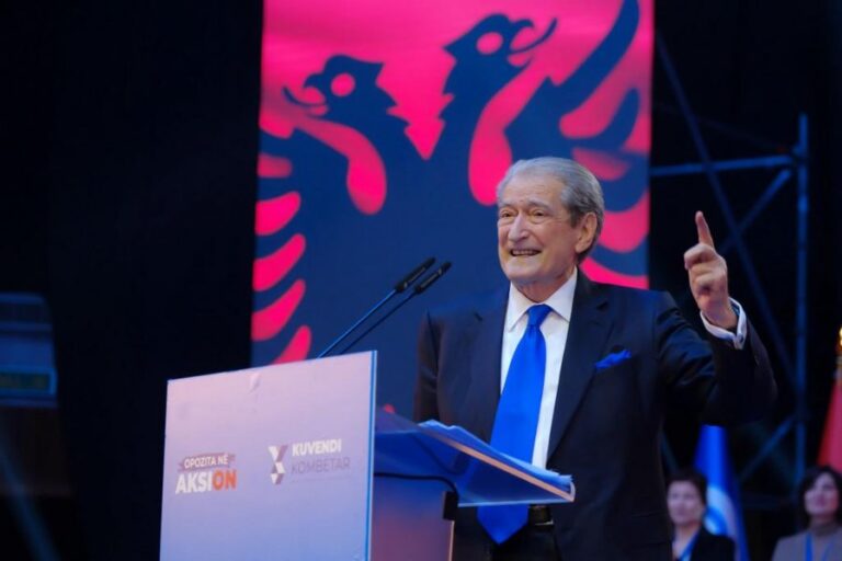 Sali Berisha me tone të forta: Mosbindja civile, betimi ynë. Aksion pa kthim ndaj votës së lirë