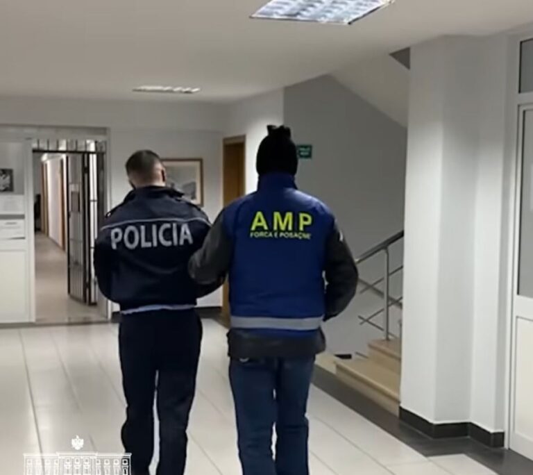 Reagon Taulant Balla për arrestimin e dy inspektorëve të policisë në Rinas