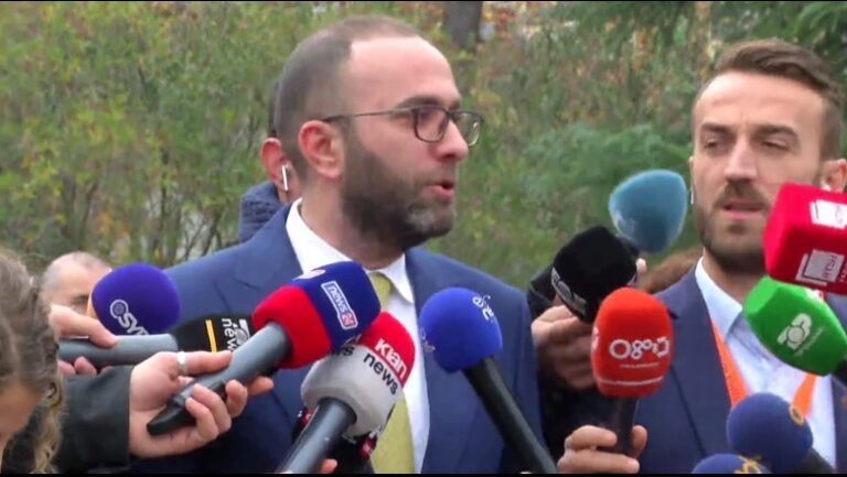 Gaz Bardhi: Paguajnë më shumë se oligarkët! Çojmë në Kushtetuese ligjin për profesionet e lira