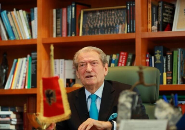 Protestuesit në Serbi hynë Parlament, po në Shqipëri? Berisha tregon se si do ta rrëzojë Ramën