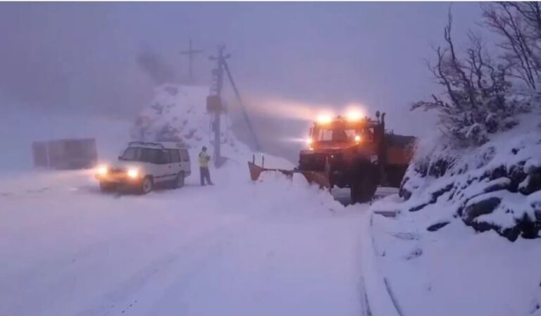 ARRSH tregon gjendjen e rrugëve: Në këtë zonë trashësia e dëborës arrin në 50 cm