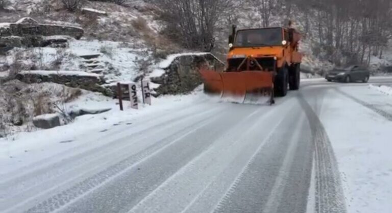 Temperatura -8 gradë dhe reshje bore në zonat malore, ARRSH: Borëpastrueset vazhdojnë punën