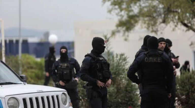 Bombë pranë Komisariatit të Policisë në Athinë