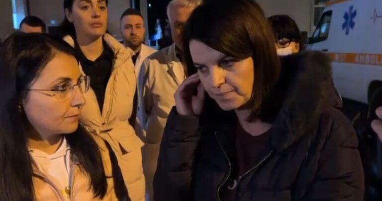 Ministrja Koçiu: Banorët në spital janë jashtë rrezikut për jetën. Brataj: Po hapen me forcë të gjitha dyert