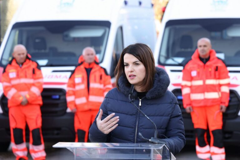 Masat për festat, ministrja Koçiu: 2 mijë personel shëndetësor janë në gatishmëri të qytetarëve