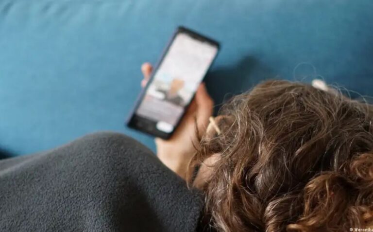 Çfarë duhet bërë për të luftuar varësinë nga mediat sociale?