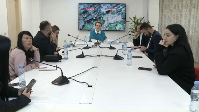 Monika Kryemadhi pyetet nëse SPAK ka sekuestruar prona të saj apo të familjarëve