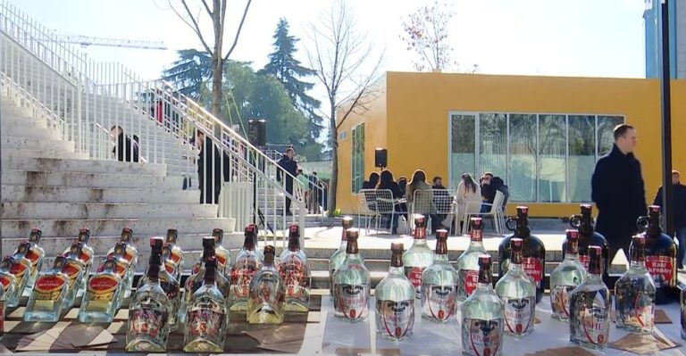 “Republika e rakisë”, promovohet pija tradicionale shqiptare si pjesë e trashëgimisë kulturore