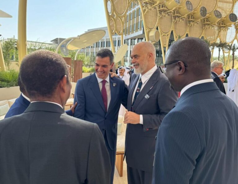 Rama nxjerr fotot nga Dubai: Mes miqsh në samitin botëror për klimën